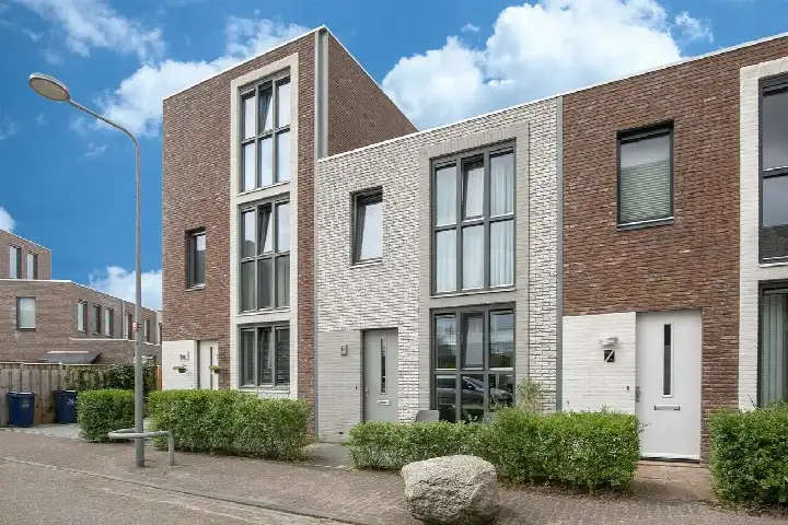 Tussenwoning te huur: Iskurstraat 51, Homeruskwartier Oost Almere