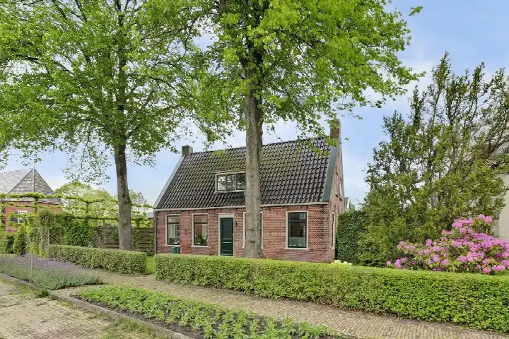 Vrijstaande woning te koop: It Roster 4, Engwierum Ingwierrum
