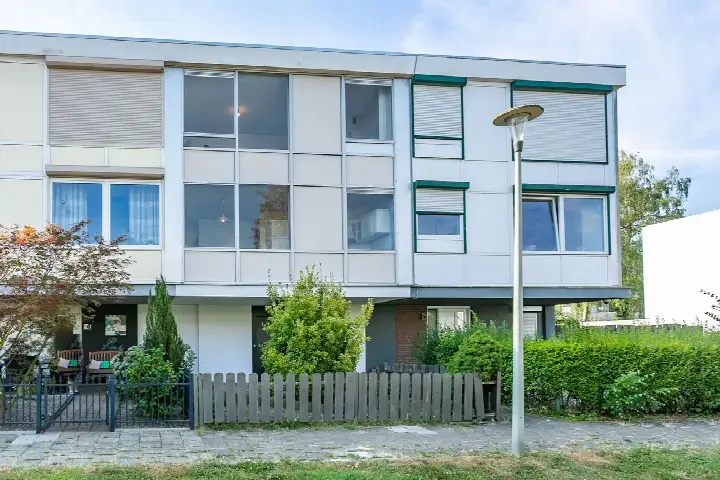 Corner house for sale: Italiëlaan 28, Uterweg Heerlen