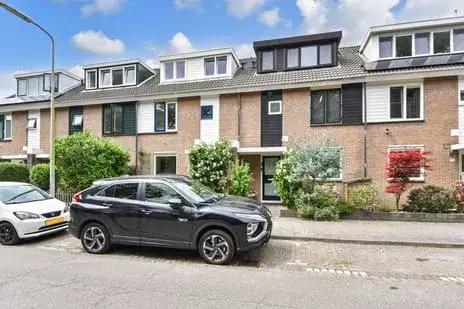 Terraced house for sale: J. Boezerstraat 70, Houtwijk 'S-Gravenhage