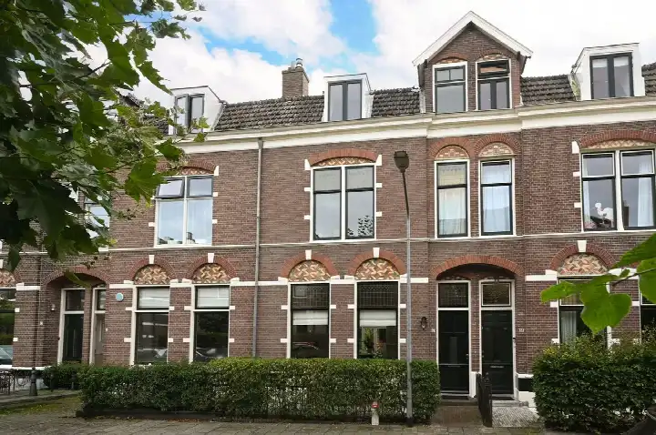 Terraced house for sale: J.H.B. Koekkoekstraat 17, Bloemenkwartier Noord Hilversum