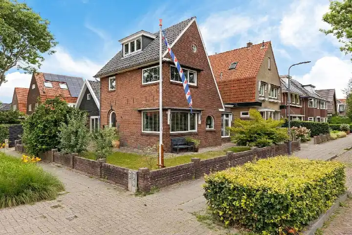 Vrijstaande woning te koop: J H Kruisstraat 2, Noord Heerenveen