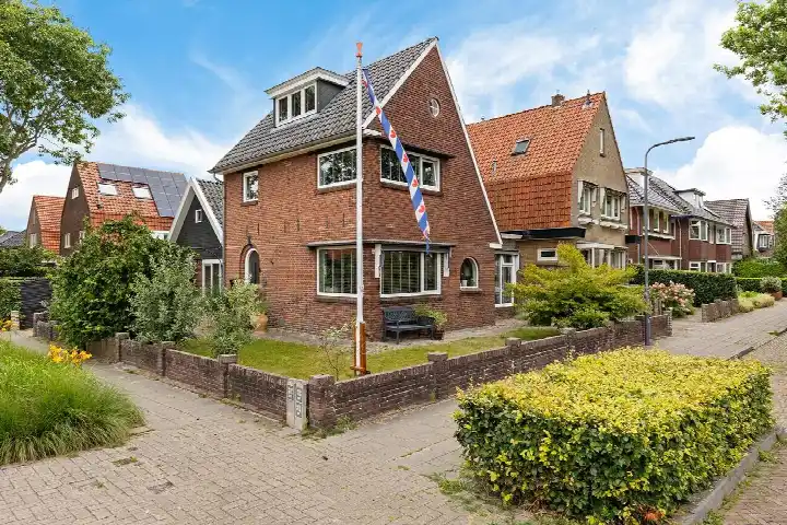 Detached house for sale: J H Kruisstraat 2, Noord Heerenveen