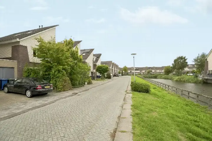 Tussenwoning te koop: J.H. Leopoldstraat 8, Literatuurwijk Noordwest Almere