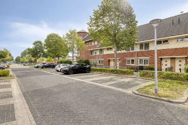 Tussenwoning te koop: J.J. Slauerhoffstraat 63, Literatuurwijk Midden-west Almere