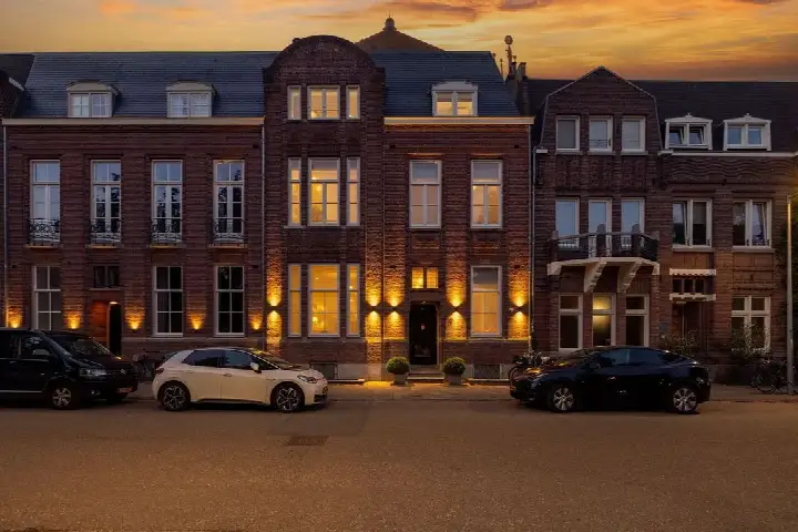 Tussenwoning te koop: J.J. Viottastraat 46, Banpleinbuurt Amsterdam