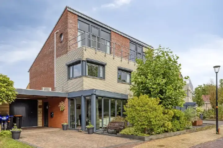 Tussenwoning te koop: J.M. den Uyllaan 11, Winterswijk-Noordoost Winterswijk