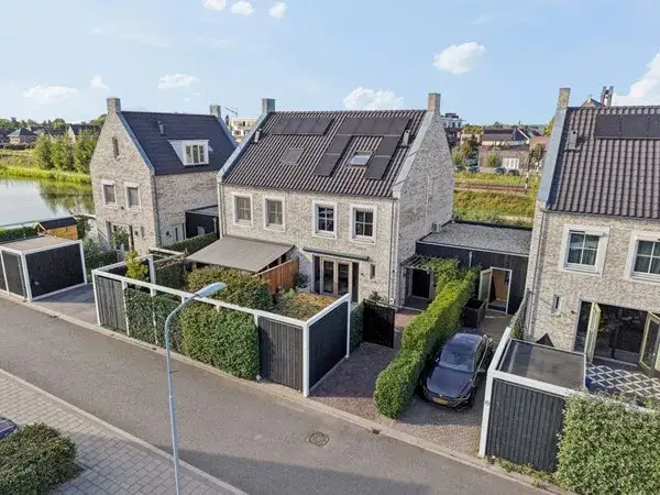 Terraced house for sale: J Van Damstraat 17, Verspreide huizen Kesteren Kesteren