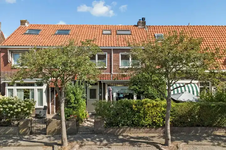 Tussenwoning te koop: J. van der Vegtstraat 34, Noord-Oost Katwijk