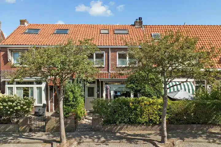 Tussenwoning te koop: J. van der Vegtstraat 34, Noord-Oost Katwijk (Zh)
