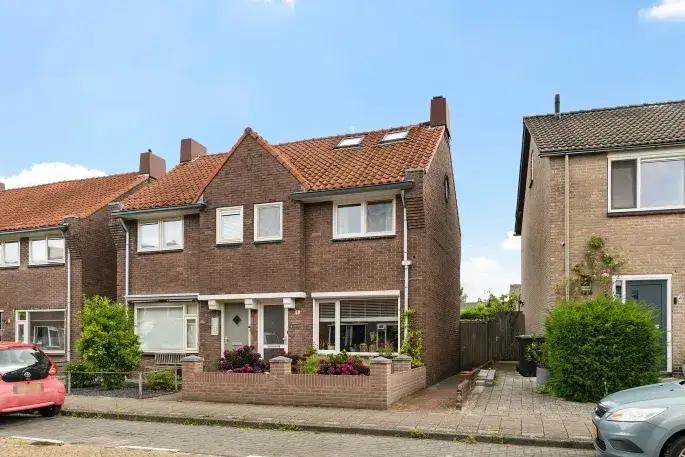 Twee-onder-één-kap te koop: J.W. Swiersstraat 6, Tubantia-Toekomst Enschede
