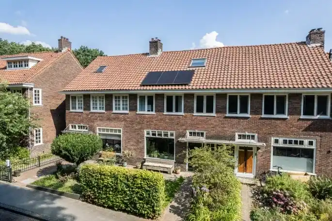 Tussenwoning te koop: Jac. van Looystraat 44, Paasberg Arnhem