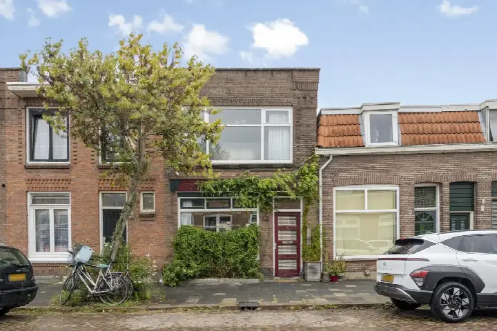 Tussenwoning te koop: Jacob Catsstraat 61, Jacob Catsstraat en omgeving Dordrecht