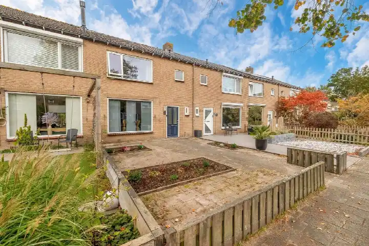 Terraced house for sale: Jacob Obrechtpark 16, Zanddonk Waalwijk