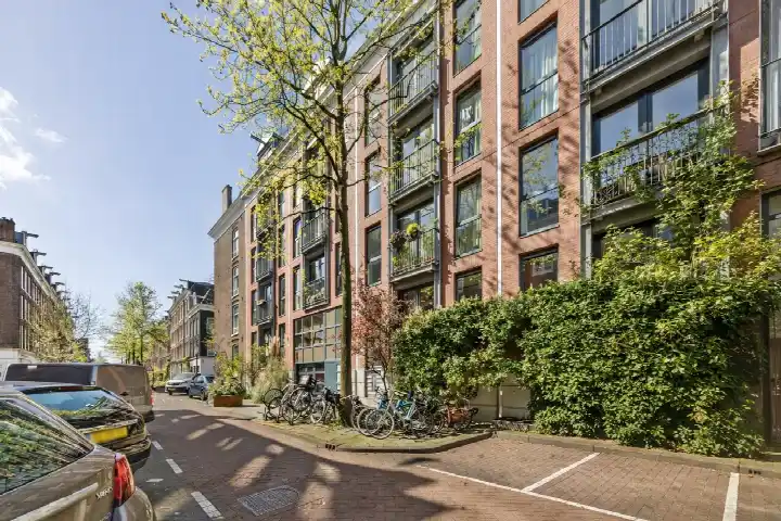 Apartment for sale: Jacob van Lennepstraat 18, Da Costabuurt-Zuid Amsterdam