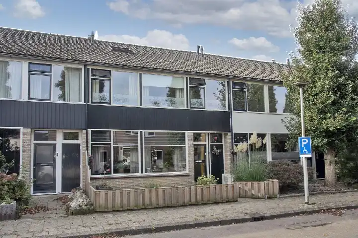 Terraced house for sale: Jacob van Maerlantstraat 14, Zwavertshoek Hengelo