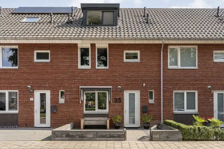 Tussenwoning te koop: Jacob van Ruysdaelstraat 35, Stadsveld-Zuid Enschede