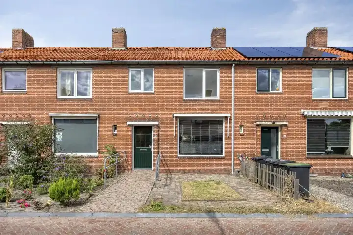 Terraced house for sale: Jacob van Ruysdaelstraat 9, Noorderpark Hoogezand