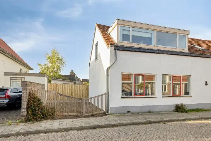 Twee-onder-één-kap te koop: Jacobastraat 1A, Velp-Zuid beneden spoorlijn Velp (Ge)
