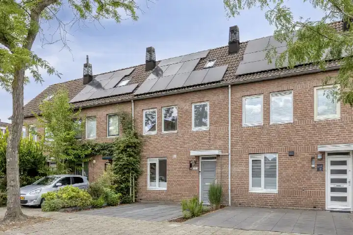 Tussenwoning te koop: Jacobus Deckersstraat 111, Eliasterrein, Vonderkwartier Eindhoven