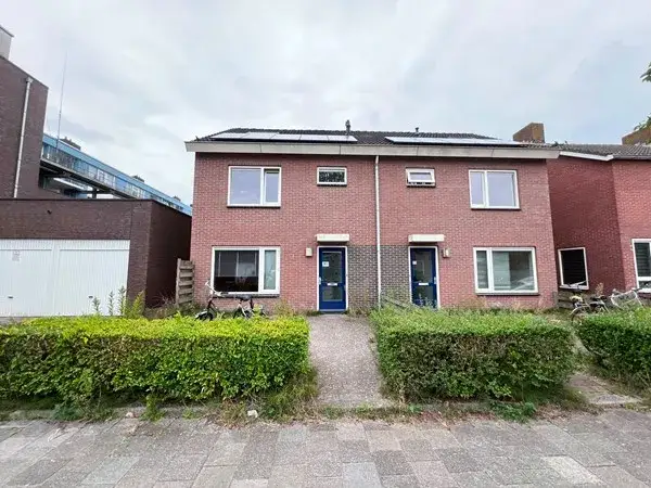 Twee-onder-één-kap te huur: Jadestraat 79-2, Vinkhuizen-Noord Groningen