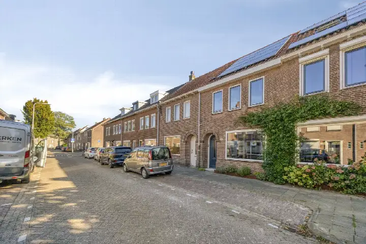 Tussenwoning te koop: Jan Backstraat 24, Fatima West Tilburg