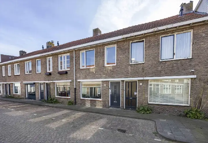 Tussenwoning te koop: Jan Maurits van Nassaustraat 12, Armhoef Zuid Tilburg