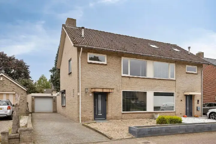 Twee-onder-één-kap te koop: Jan van Daalstraat 35, Beers kern Beers Nb