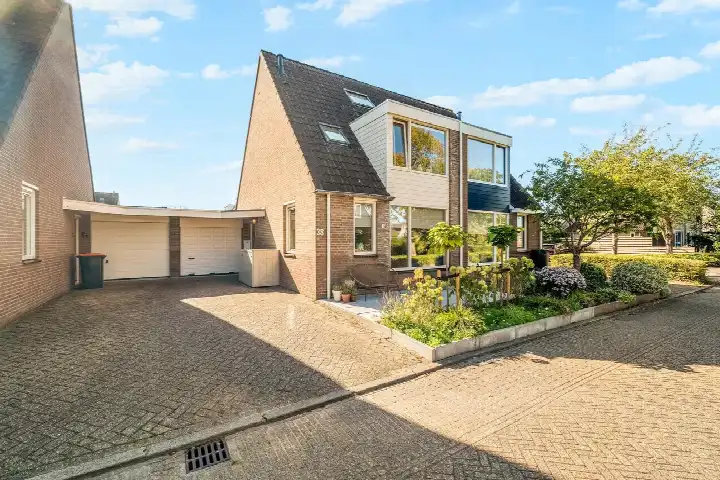Tussenwoning te koop: Jan van der Benstraat 38, Muggenburg Schagen