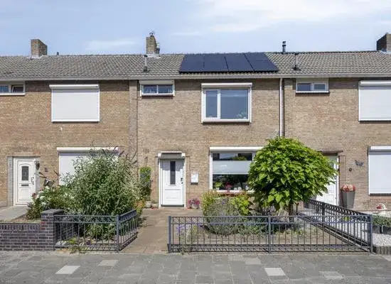 Tussenwoning te koop: Jan van Glymesstraat 31, Fijnaart Fijnaart