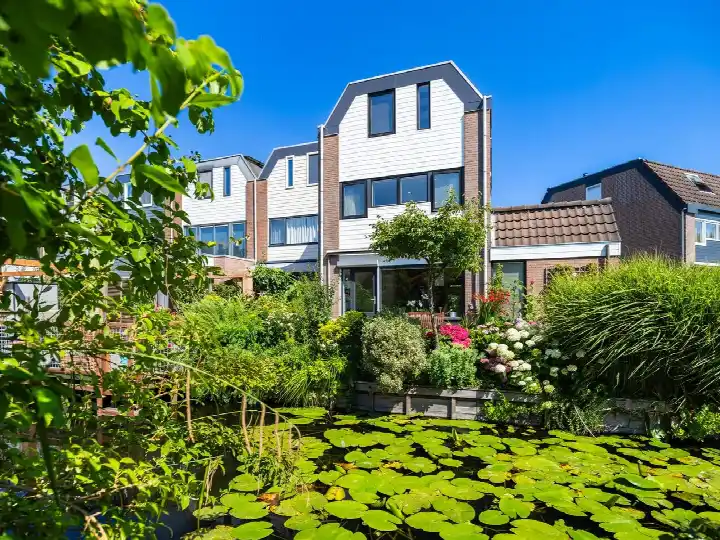 Corner house for sale: Jan van Riebeecklaan 35, Windrooskwartier en Heesterbuurt Gouda