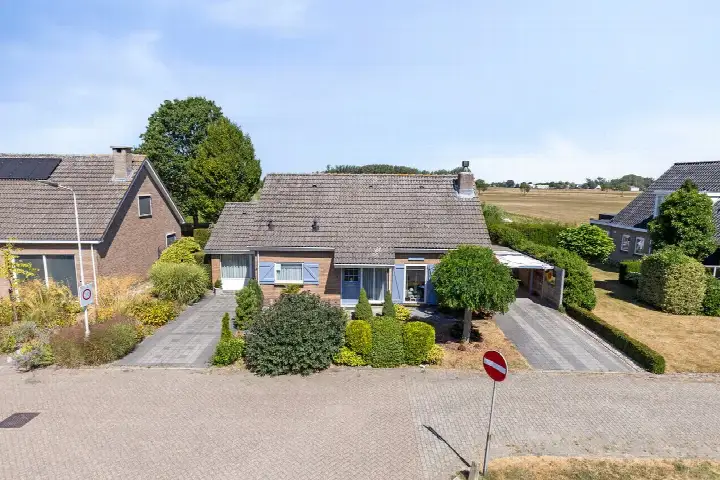 Detached house for sale: Janseniuslaan 70, Dullaert Hulst