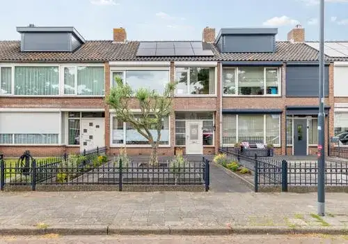 Tussenwoning te koop: Jasmijnstraat 30, Tuinzigt Breda