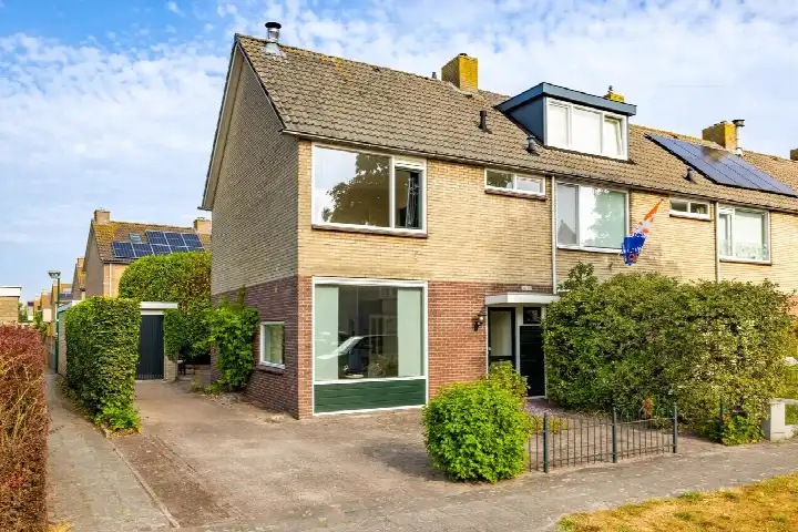 Hoekwoning te koop: Jhr. van Sypesteynlaan 38, Nieuw-Loosdrechtsedijk Loosdrecht