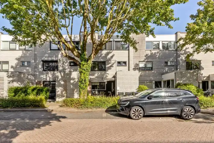 Terraced house for sale: Jimi Hendrixstraat 18, Muziekwijk N.-Zuidwest Almere