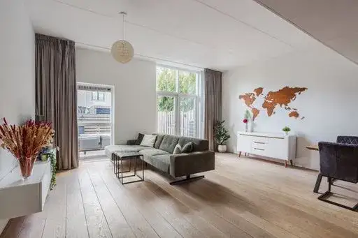 Tussenwoning te koop: Jimi Hendrixstraat 44, Muziekwijk N.-Zuidwest Almere