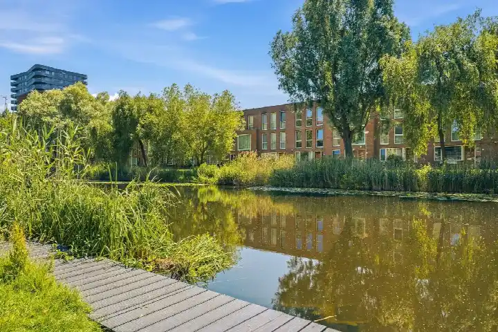 Tussenwoning te koop: Johan Coltermanpad 16, Bakemabuurt Amsterdam