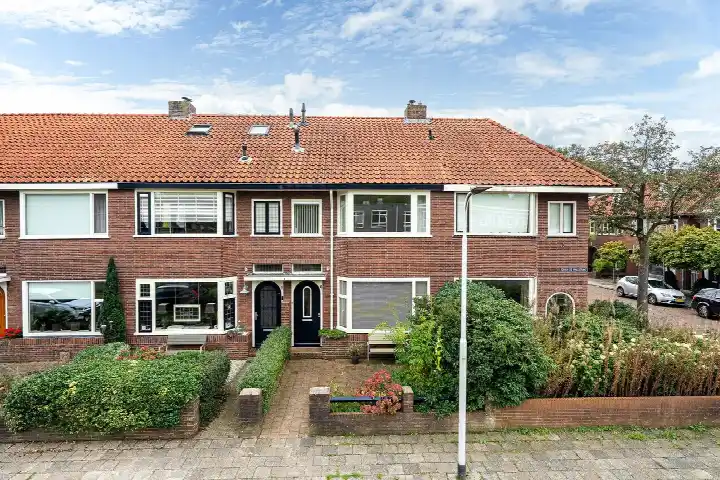 Terraced house for sale: Johan de Walestraat 4, Zamenhofpark Leeuwarden