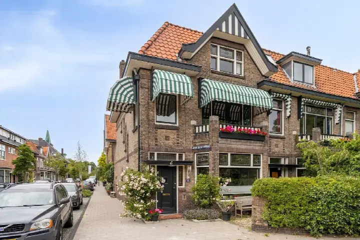 Hoekwoning te koop: Johan de Wittstraat 16, Raadsherenbuurt Leiden