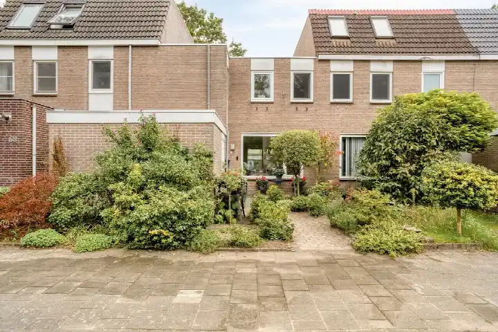 Terraced house for sale: Johan Frisopark 66, Naastenbest Best