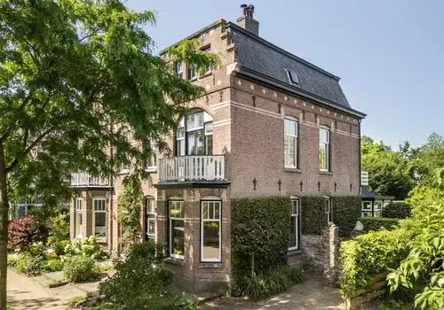 Twee-onder-één-kap te koop: Johan van Oldenbarneveltlaan 16, Regentesselaan e.o. Amersfoort