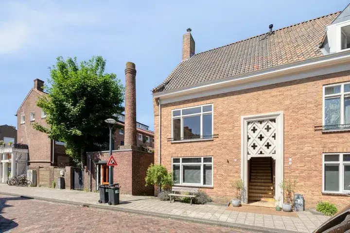 Corner house for sale: Johan van Soesdijkstraat 24, Centrum West Diemen
