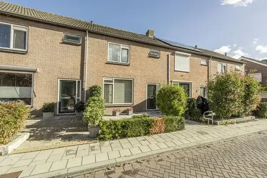 Terraced house for sale: Johan Willem Frisostraat 19, Strijen Buitengebied Strijensas