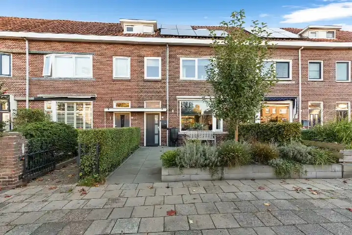 Tussenwoning te koop: Johan Willem Frisostraat 39, Sperkhem en industrieterrein Houkesloot Sneek