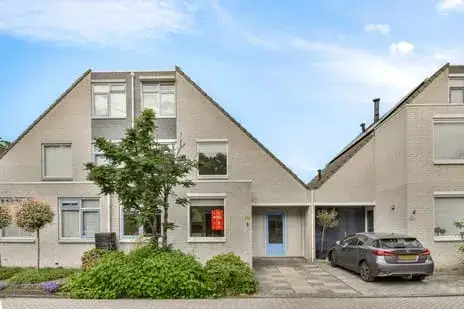 Terraced house for sale: Johanna Naber-erf 176, Johanna Naber-erf en omgeving Dordrecht