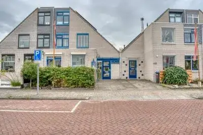 Tussenwoning te koop: Johanna Naber-erf 421, Johanna Naber-erf en omgeving Dordrecht