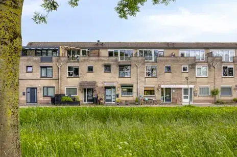 Terraced house for sale: Johanna Naber-erf 571, Johanna Naber-erf en omgeving Dordrecht