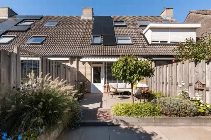 Terraced house for sale: Johanna Naber-erf 577, Johanna Naber-erf en omgeving Dordrecht