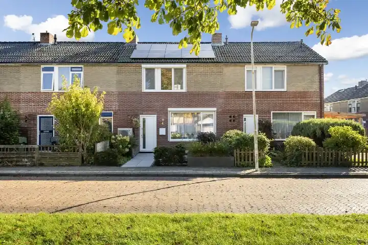 Tussenwoning te koop: Johannes Doornbosstrjitte 4, Blija Blije