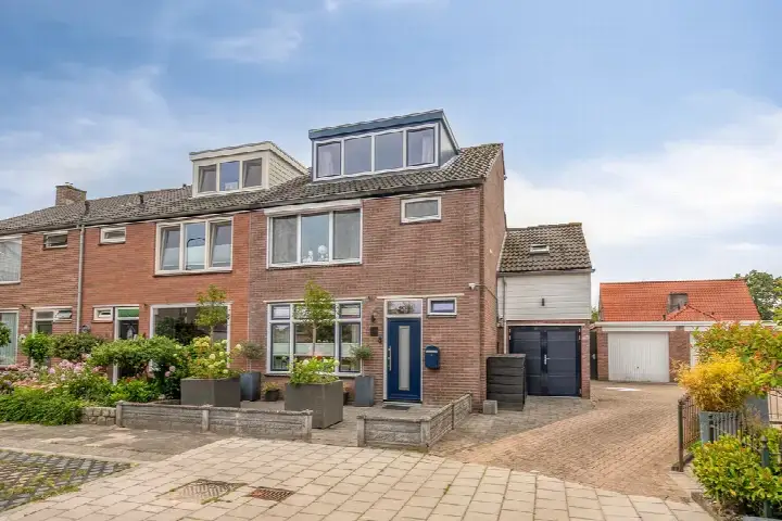 Corner house for sale: Johannes Vermeerstraat 12, Bunschoten Bunschoten-Spakenburg